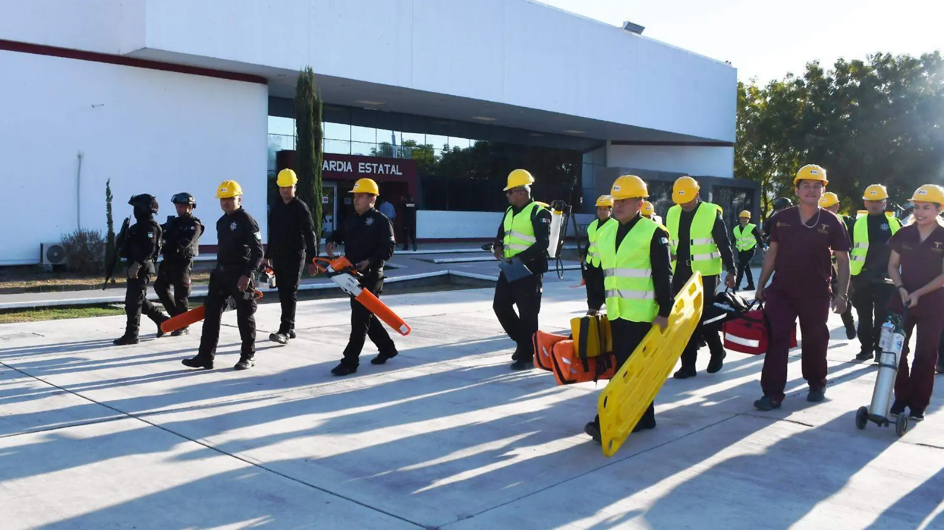 Le entra la Guardia Estatal al combate del incendio en El Mante  SSPT (2)